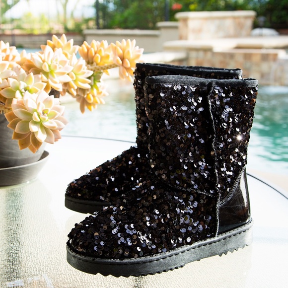 NEW🔥 Black Classic Sequin Short Flat Ankle Boots Booties Faux Fur Lined Pull-On - Picture 4 of 6